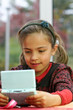 enfant et console de jeu 5