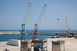 Le gru al porto