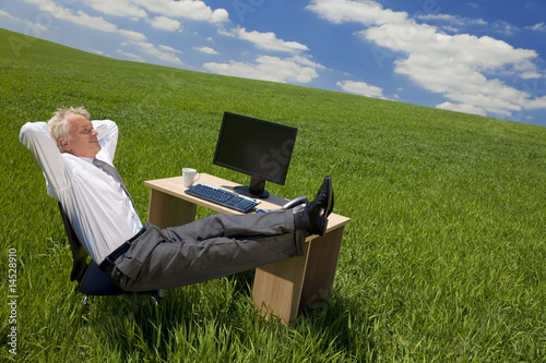 Foto: Businessman Relaxing In a Green Office Businessman Relaxing In a Green Office