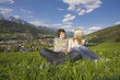 Foto: Paar Im Alpen-Urlaub Paar Im Alpen-Urlaub