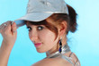 Portrait eines jungen Mädchens mit Baseballkappe