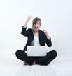 femme réussite business ordinateur