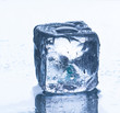 Schmelzender Eiswürfel Schmelzender Eiswürfel