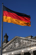 Reichstag mit Fahne