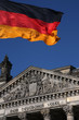 Reichstag mit Fahne