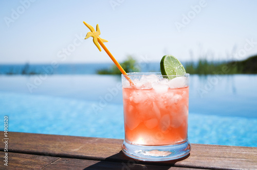 Cocktail am Swimming-Pool