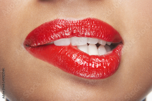 Foto: Woman biting lip Woman biting lip