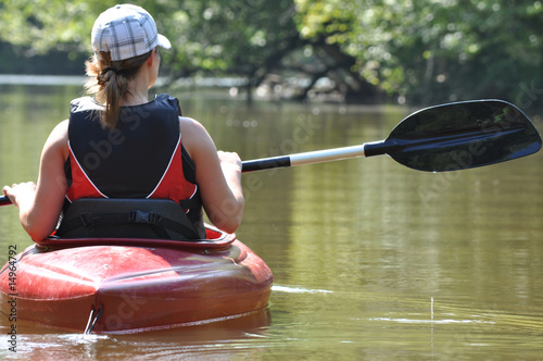Foto: Young Woman Kayaking Young Woman Kayaking