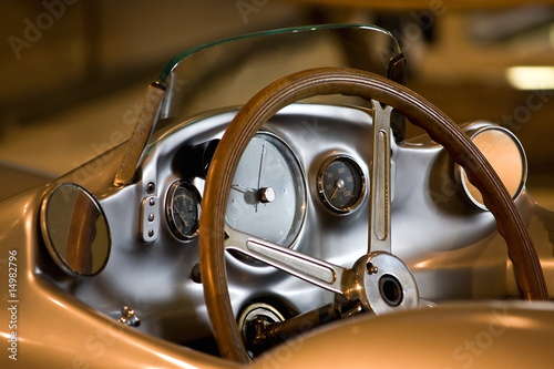 Photo: Cockpit eines alten Sportwagens Cockpit eines alten Sportwagens