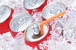 Quadro Close Up of Soda Cans in Ice Quadro Close Up of Soda Cans in Ice