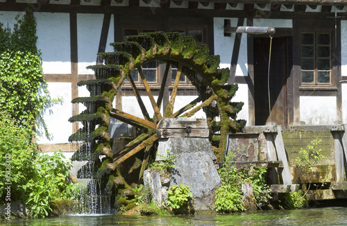 Photo: Das Wasserad der Hammermühle am Blautopf Das Wasserad der Hammermühle am Blautopf