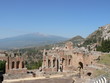 Vue sur le théâtre de Taormina et l'Etna