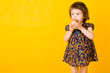 Foto: Little girl with apple Little girl with apple
