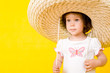 Foto: Little baby with big hat Little baby with big hat