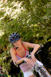 Frau mit Mountainbike Fahrrad