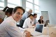 Groupe de jeunes adultes en formation commerciale Groupe de jeunes adultes en formation commerciale