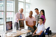 Groupe de stagiaires et formateur en formation informatique