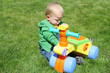 enfant et tricycle