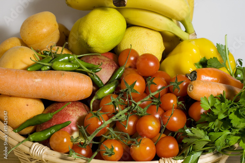Photo: Cesto di frutta e verdura Cesto di frutta e verdura