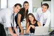 Portrait de groupe de commerciaux en réunion au bureau Portrait de groupe de commerciaux en réunion au bureau