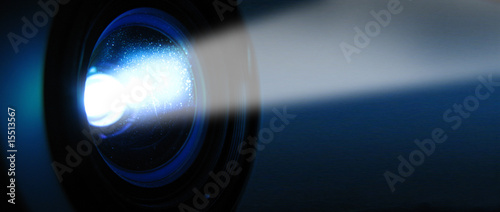 Photo: Objectif et faisceau d'un projecteur Objectif et faisceau d'un projecteur