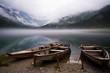 drei Ruderboote am See