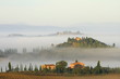 Podere, Bauernhaus, Zypressen, Morgennebel, Toskana, Italien