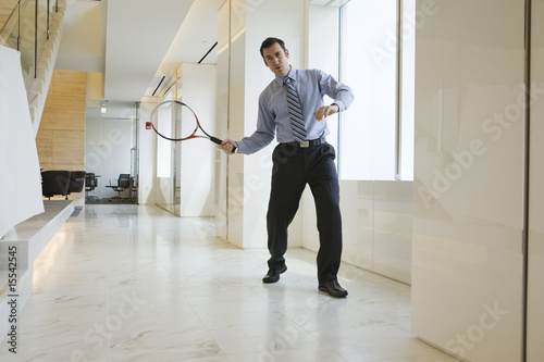 Foto: Businessman ready for anything that comes his way. Businessman ready for anything that comes his way.