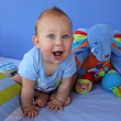 Bébé heureux et joyeux