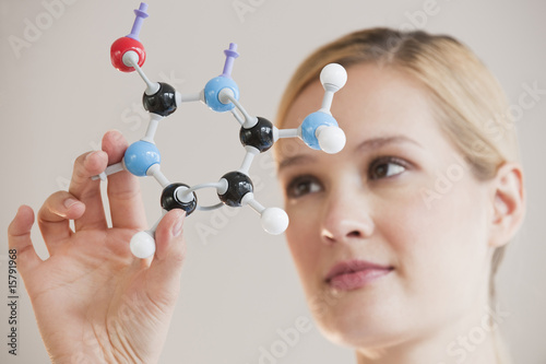 Foto: female chemist female chemist