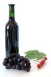 Rotwein mit Traube und Korkenzieher