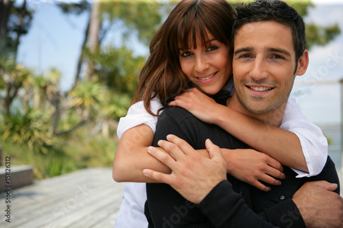 Photo : Portrait d'un homme et d'une femme souriants Portrait d'un homme et d'une femme souriants