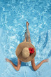 Mujer en una Piscina Mujer en una Piscina
