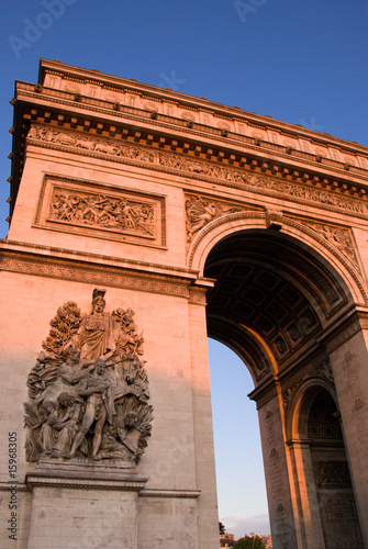 Photo : Arc de Triomphe at sunset. Arc de Triomphe at sunset.