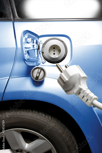 Foto: Electric plug and electric car, close-up Electric plug and electric car, close-up