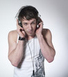 homme avec casque musique