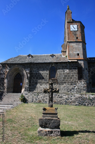 Eglise de Charlinargues, petit village du Cantal (Auvergne) Eglise de Charlinargues, petit village du Cantal (Auvergne)