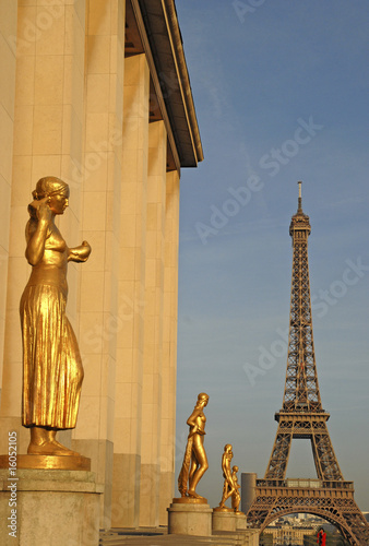 Photo: Palais de Chaillot mit Eiffelturm Palais de Chaillot mit Eiffelturm