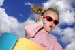 Bébé avec un téléphone portable,
