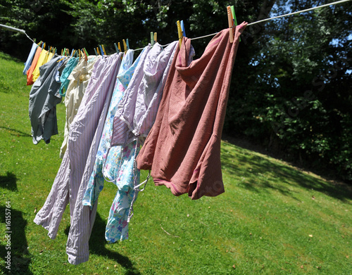 Photo: Linge à sécher dans un jardin Linge à sécher dans un jardin