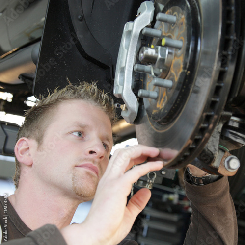 automechaniker kfz werkstatt reparatur
