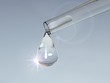 Wassertropfen an Pipette mit Reflektion