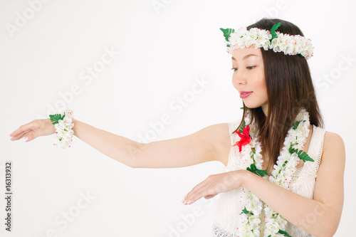 Photo: フラダンスを踊る女性 フラダンスを踊る女性