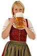 Junge Frau im Dirndl mit Maßkrug Bier