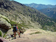 Trekkeur dans la montagne corse, sur le GR20