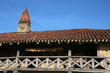 Toit et cheminée sarrasine d'une ferme bressane Toit et cheminée sarrasine d'une ferme bressane