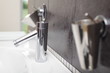 Armaturen und Wasserhahn im Badezimmer