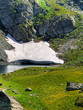 Lago Azzurro tra le montagna
