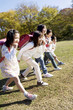 かけっこでスタート前の小学生たち