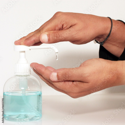 Photo: Désinfection des mains Désinfection des mains